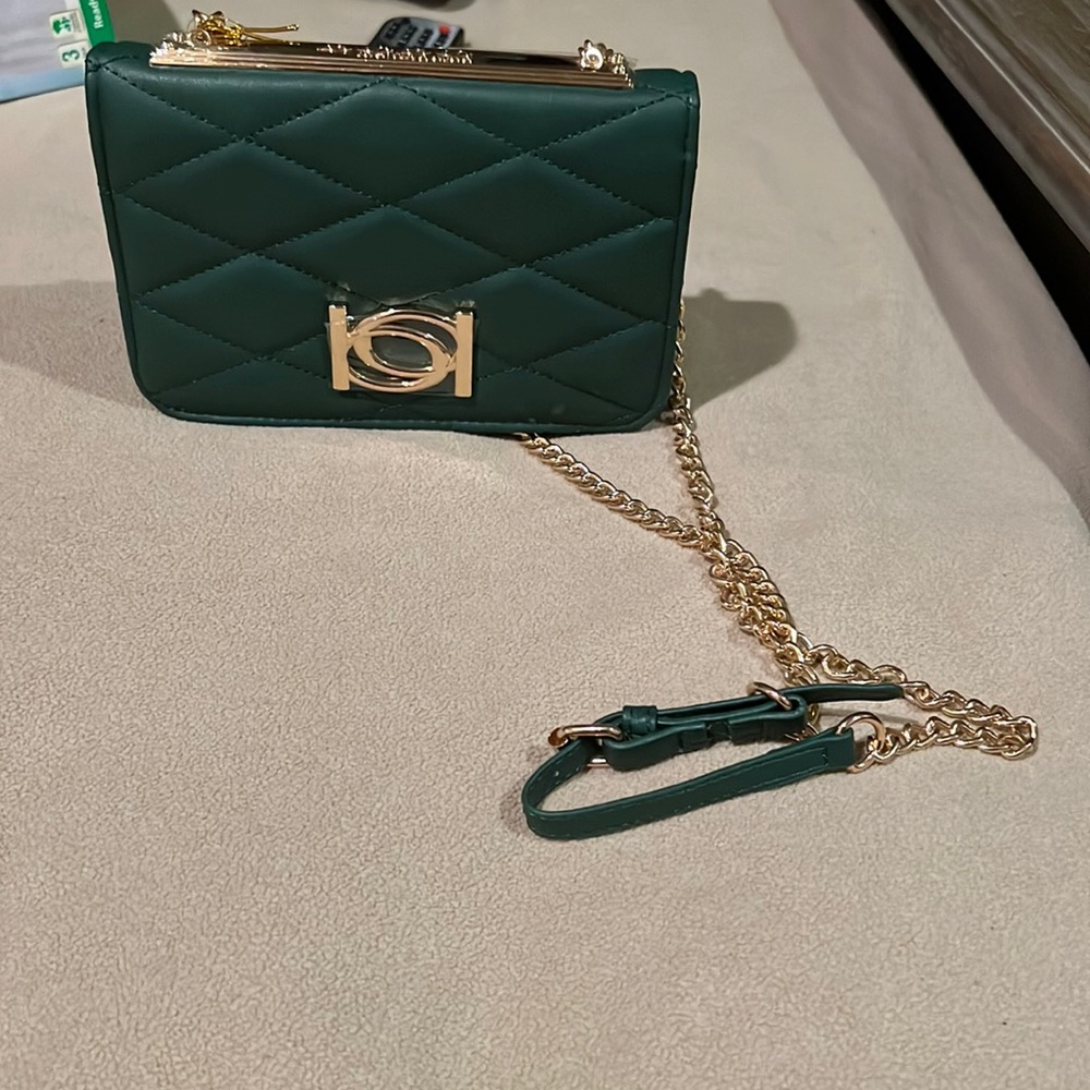 Sold elsewhere πGift ideaπBebe Abigail Logo Flap Top Green
Crossbody Bag - Picture 7 of 7